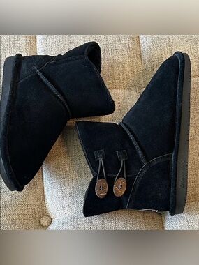BEAR PAWS WOMENS BUTTON FLAT BLACK SUEDE UPPER ROSY SNOW BOOTIES SZ 10